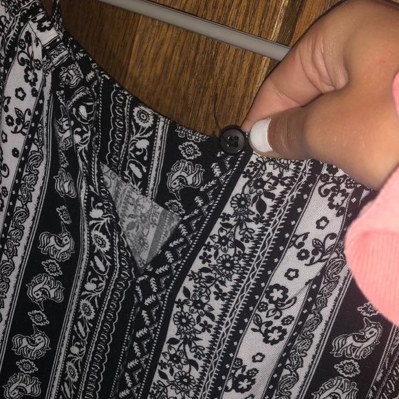 Romper, black and white and Beautiful design - Picture 4 of 4